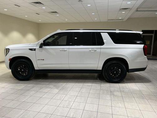 Summit White 2023 GMC Yukon XL AT4