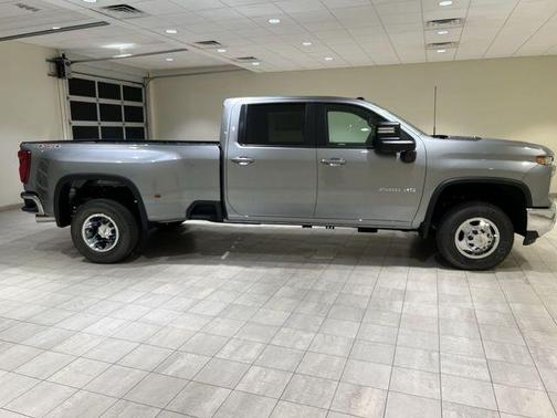 Sterling Gray Metallic 2026 Chevrolet Silverado 3500 LT