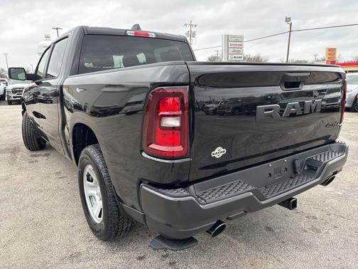 Diamond Black Crystal Pearlcoat 2026 RAM 1500 Tradesman