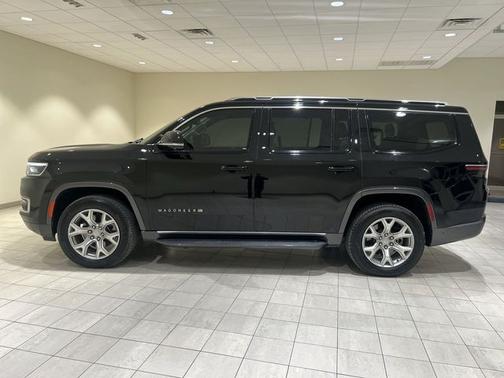 Diamond Black Crystal Pearlcoat 2022 Jeep Wagoneer Series II