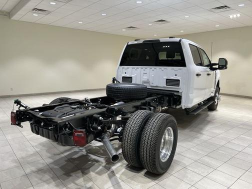 Oxford White 2026 Ford F-350 XLT