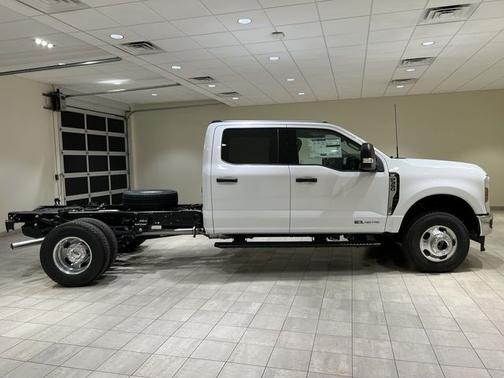 Oxford White 2026 Ford F-350 XLT
