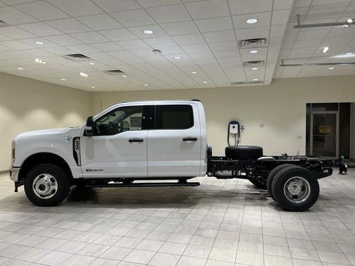 Oxford White 2026 Ford F-350 XLT
