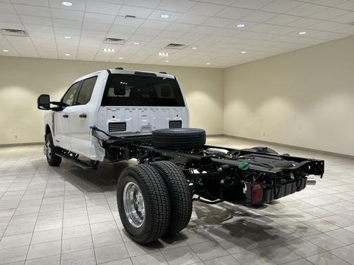 Oxford White 2026 Ford F-350 XLT