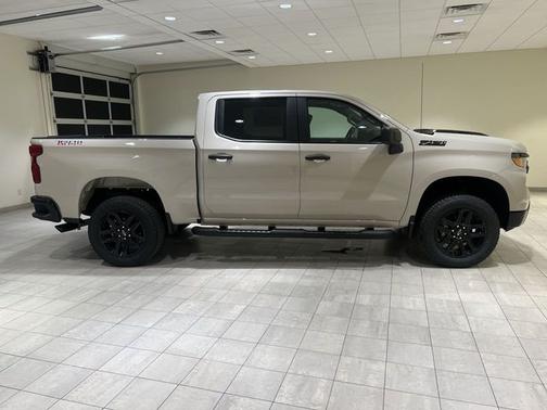 White Sands 2026 Chevrolet Silverado 1500 Custom Trail Boss