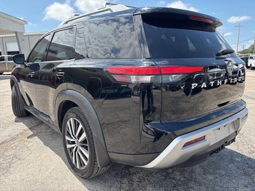 Super Black 2022 Nissan Pathfinder Platinum