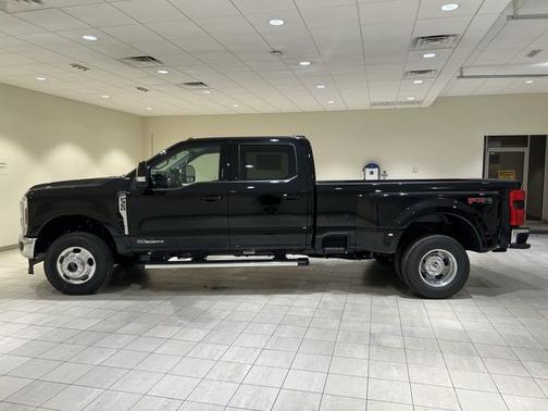 Agate Black Metallic 2026 Ford F-350 Lariat