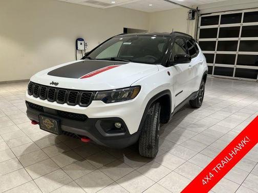 Bright White Clearcoat 2025 Jeep Compass Trailhawk