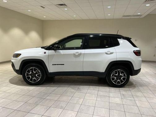 Bright White Clearcoat 2025 Jeep Compass Trailhawk