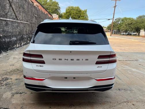 Uyuni White 2025 Genesis GV80 2.5T