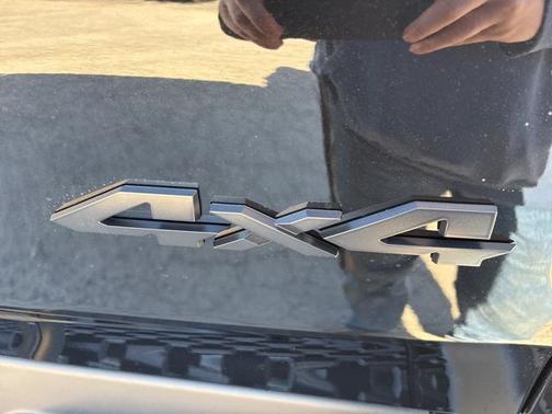 Diamond Black Crystal Pearlcoat 2026 RAM 1500 Tradesman