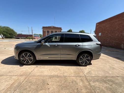 Argent Silver Metallic 2023 Cadillac XT6 Sport