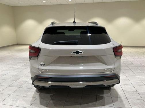 White Sand 2026 Chevrolet Trax ACTIV