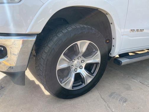 Bright White Clearcoat 2022 RAM 1500 Laramie