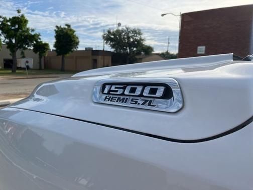 Bright White Clearcoat 2022 RAM 1500 Laramie