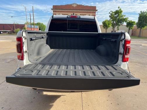Bright White Clearcoat 2022 RAM 1500 Laramie