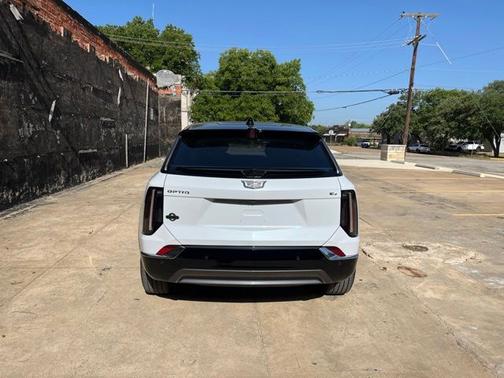 Vibrant White Tricoat 2027 Cadillac OPTIQ Luxury