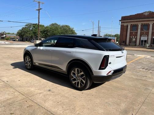 Vibrant White Tricoat 2027 Cadillac OPTIQ Luxury