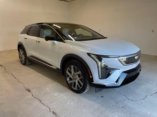 Vibrant White Tricoat 2027 Cadillac OPTIQ Luxury