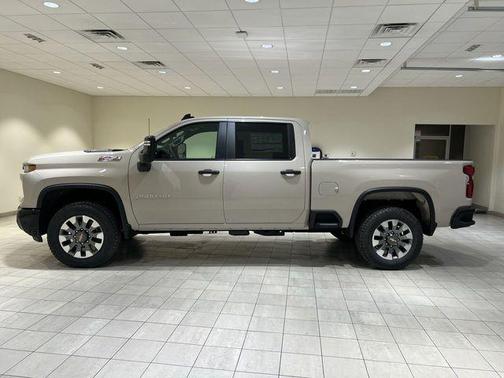 White Sand 2026 Chevrolet Silverado 2500 Custom