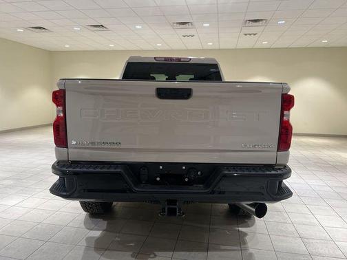White Sand 2026 Chevrolet Silverado 2500 Custom
