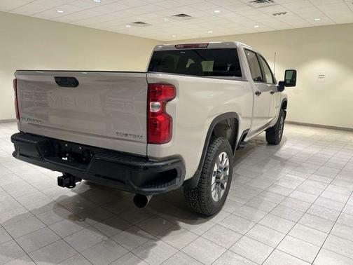 White Sand 2026 Chevrolet Silverado 2500 Custom