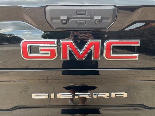 Onyx Black 2024 GMC Sierra 2500 AT4