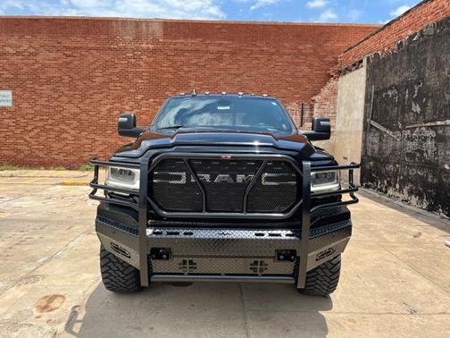Diamond Black Crystal Pearlcoat 2023 RAM 2500 Big Horn