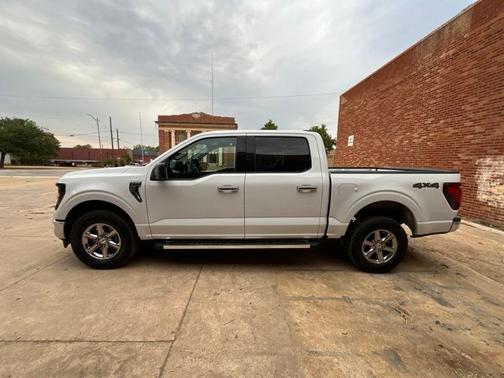 Oxford White 2025 Ford F-150 XLT