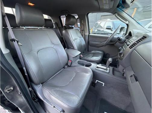 2009 Nissan Frontier LE Crew Cab