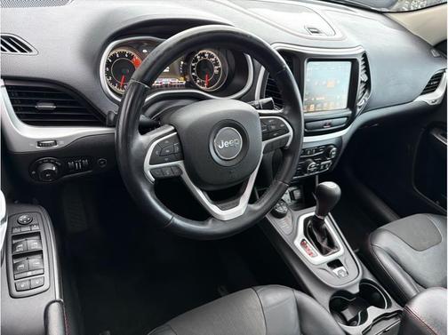 2017 Jeep Cherokee Sport