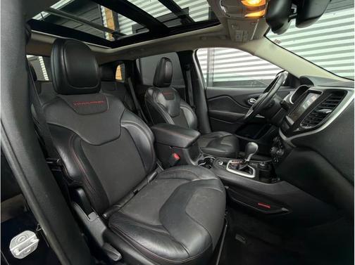 2017 Jeep Cherokee Sport