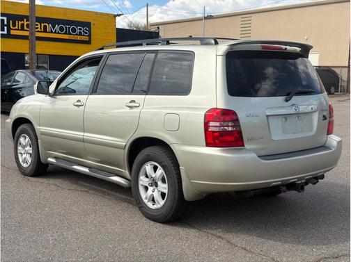 Vintage Gold Metallic 2003 Toyota Highlander Base