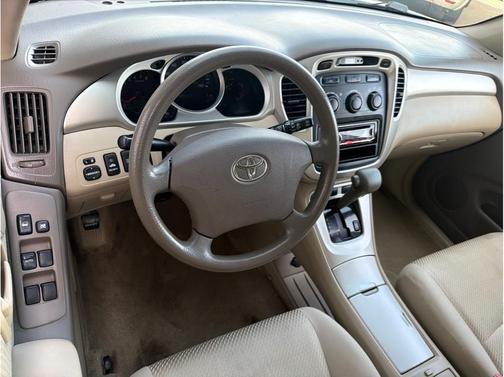 2004 Toyota Highlander Base