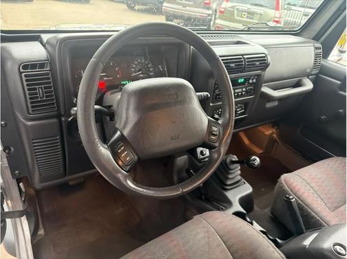Silver 2000 Jeep Wrangler Sport