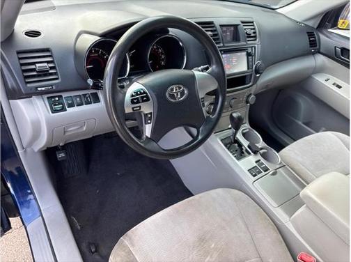2013 Toyota Highlander SE