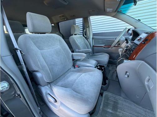 2004 Toyota Sienna XLE