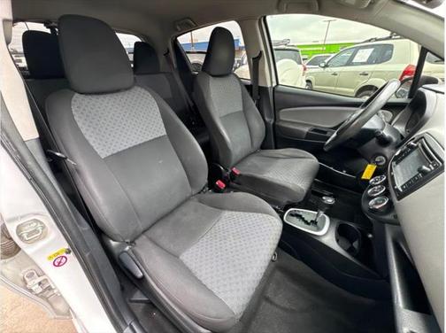 2015 Toyota Yaris L