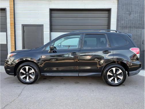 Crystal Black Silica 2018 Subaru Forester 2.5i Premium