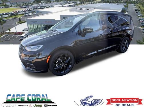 Diamond Black Crystal Pearlcoat 2026 Chrysler Pacifica Limited