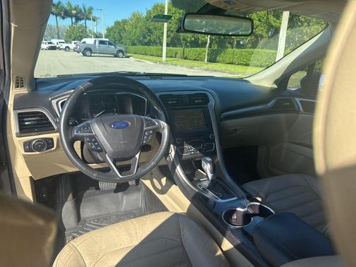 2016 Ford Fusion Hybrid SE