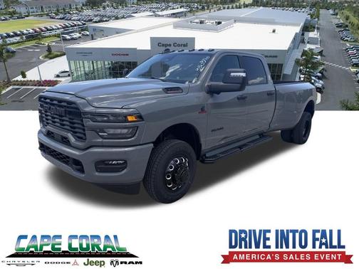 Ceramic Gray Clearcoat 2026 RAM 3500 Big Horn Crew Cab 4x4 8' Box