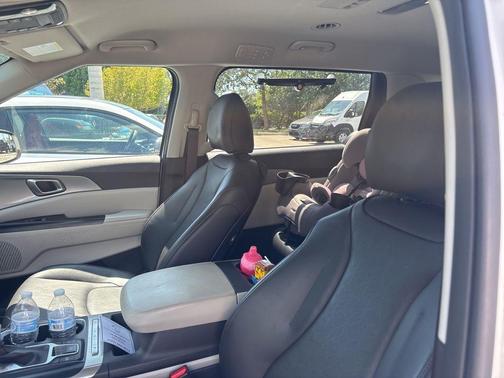 Snow White Pearl 2022 Kia Carnival LXS