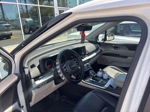 Snow White Pearl 2022 Kia Carnival LXS