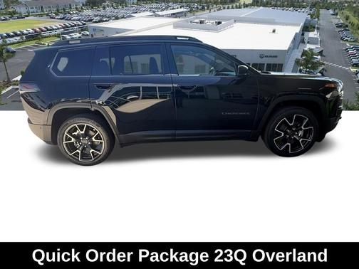 diamond black crystal pearlcoat 2026 Jeep Cherokee Overland