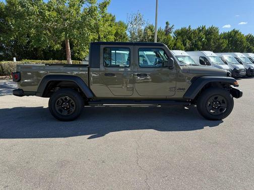 2026 Jeep Gladiator Sport