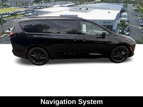 Diamond Black Crystal Pearlcoat 2027 Chrysler Pacifica Limited