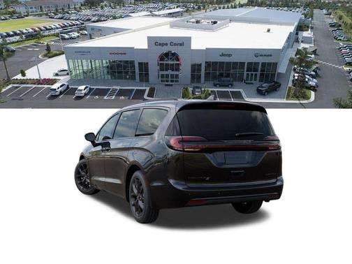 Diamond Black Crystal Pearlcoat 2027 Chrysler Pacifica Limited