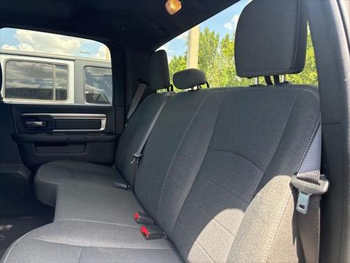 2024 RAM 1500 Classic Warlock Crew Cab 4x2 5'7' Box