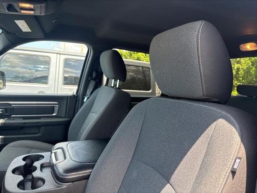 2024 RAM 1500 Classic Warlock Crew Cab 4x2 5'7' Box